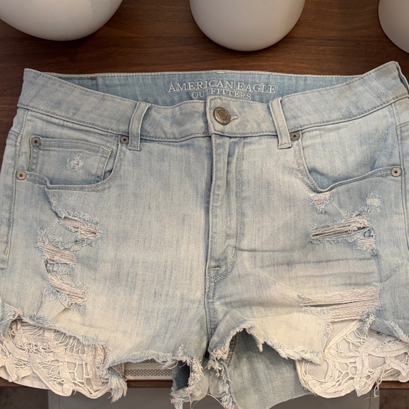 American Eagle Outfitters Light Wash Ripped Jean Shorts - Picture 1 of 3